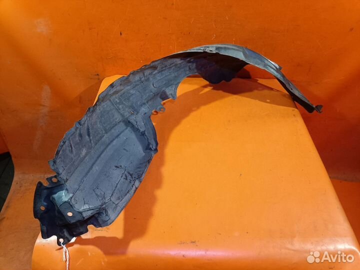Подкрылок Toyota Ist NCP60 передний правый