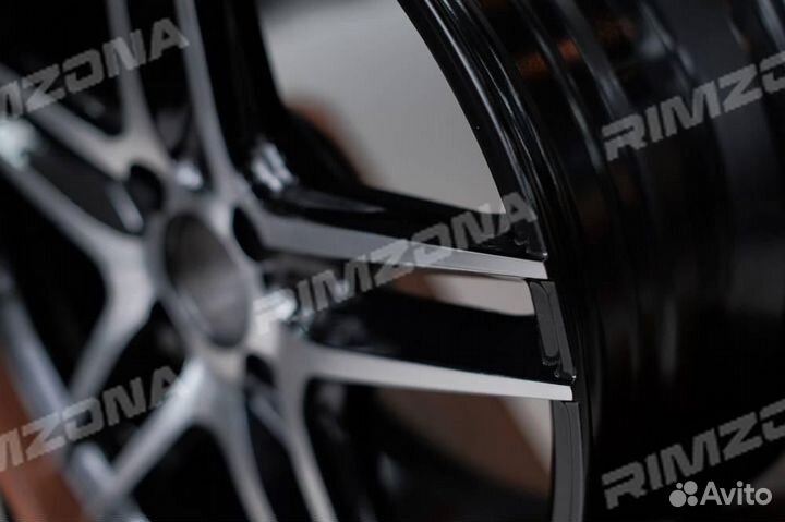 Литой диск в стиле vossen R17 5x100