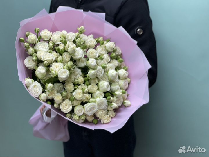 Кустовая роза пиона видная