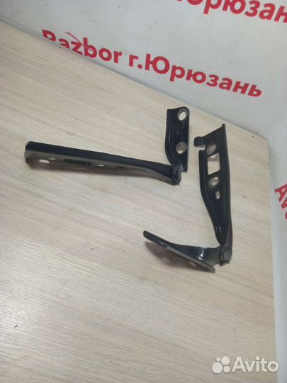 Петля капота Ford Fusion