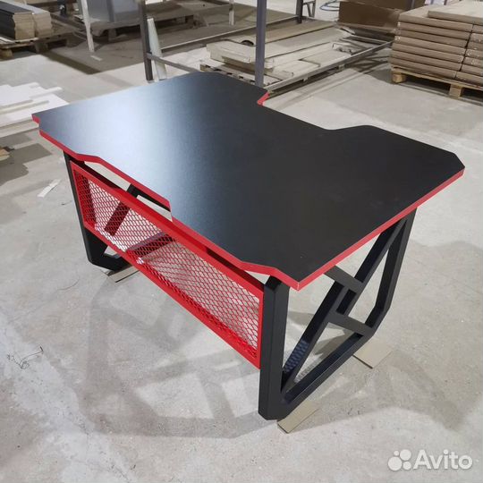 Компьютерный стол в стиле лофт