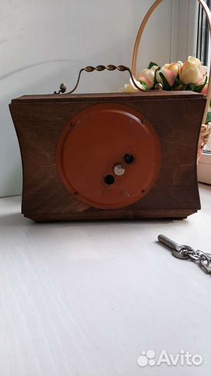 Настольные часы из дерева механические СССР
