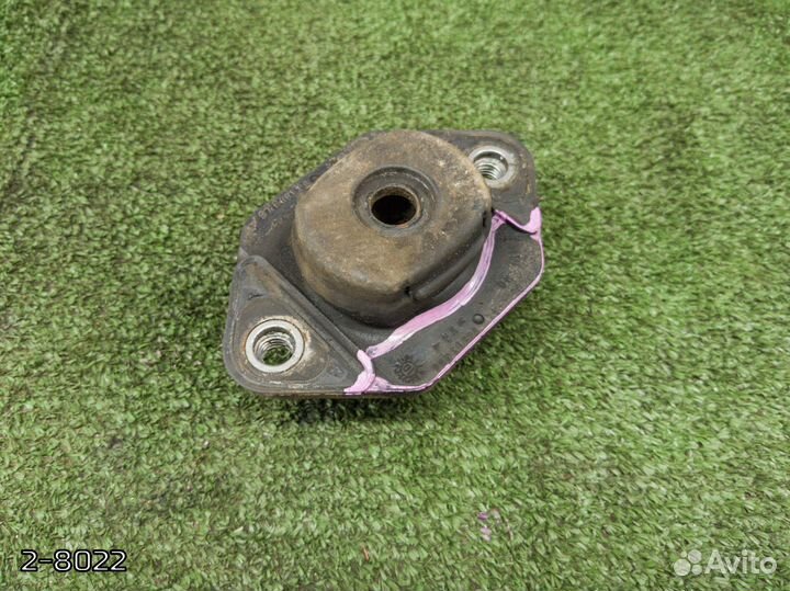 Крепление винтовой пружины BMW E90