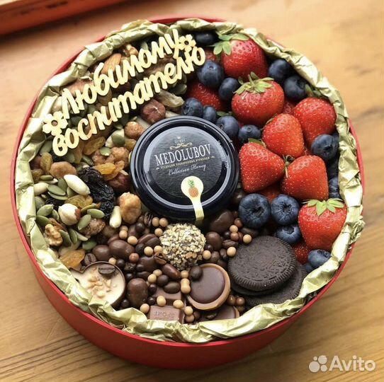 Подарочный набор клубника/орехи/конфеты