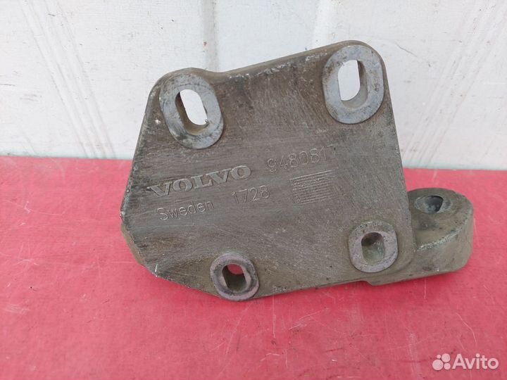 Кронштейн кпп Volvo XC90