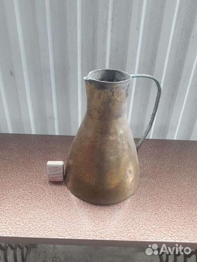 Стариннный кувшин