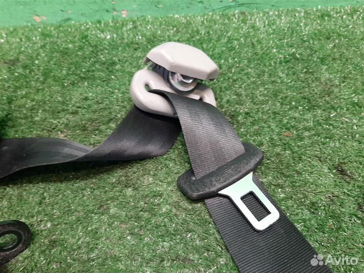 Ремень безопасности задний левый Toyota Verso R2