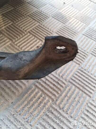 Кронштейн заднего бампера carisma рест