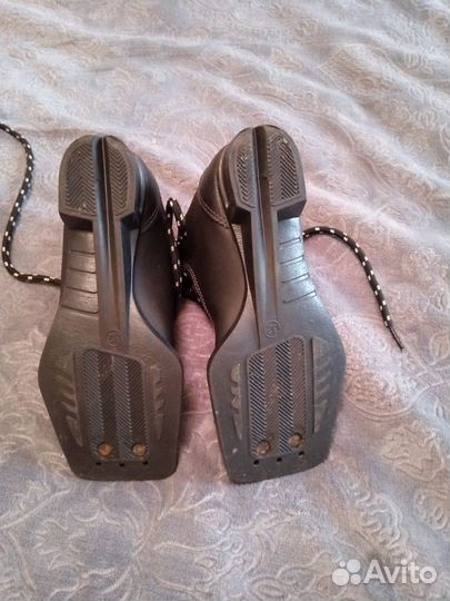 Лыжные ботинки