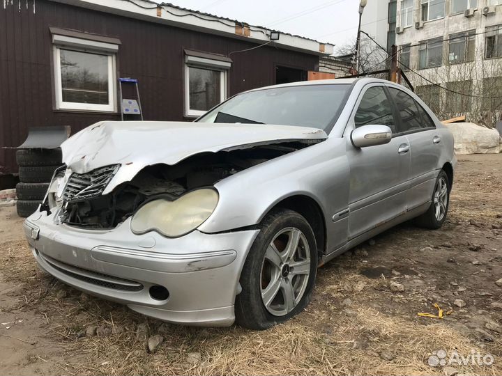 В разборе mercedes-benz C 180