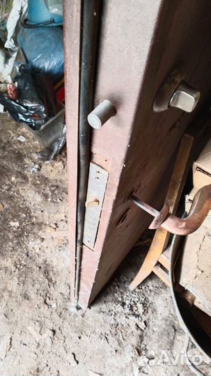 Дверь входная металлическая б/у