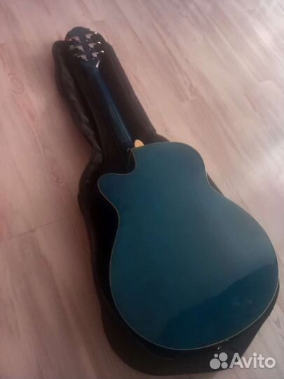 Акустическая гитара