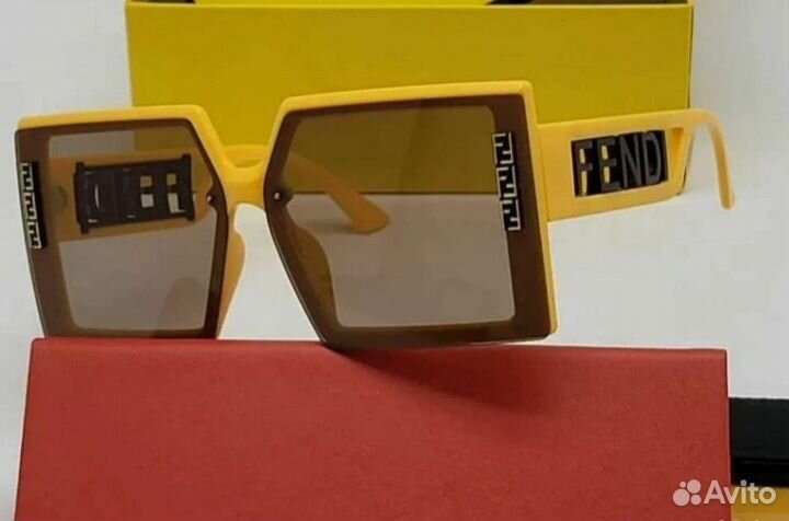 Солнцезащитные очки fendi