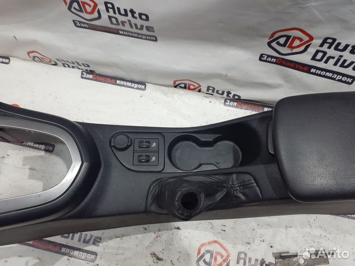 Peugeot 408 подлокотник