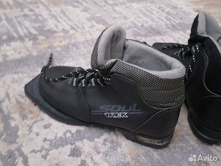 Лыжные ботинки