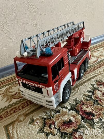 Машина пожарная bruder