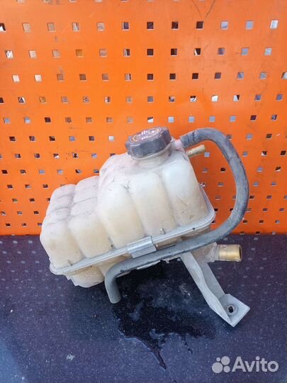 Расширительный бачок Кадиллак Эскалейд