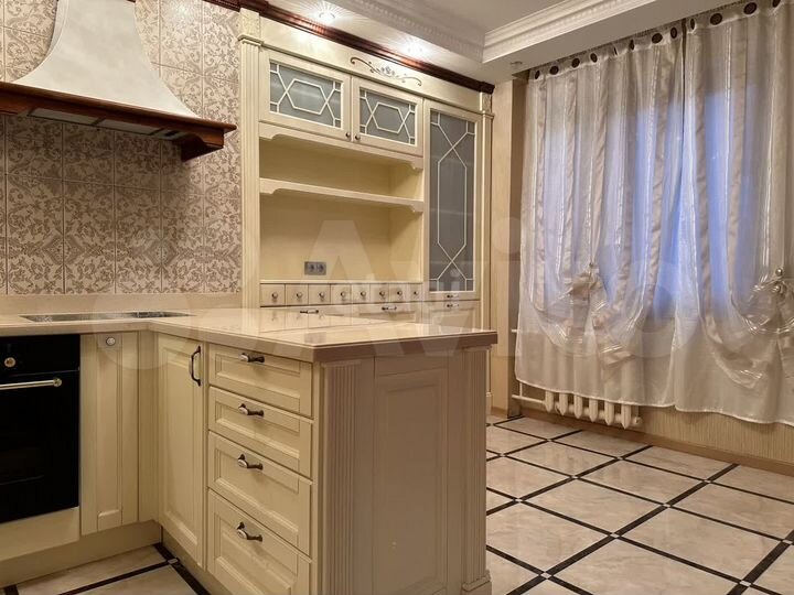 3-к. квартира, 115 м², 5/6 эт.