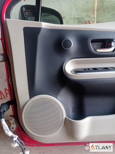 Дверь передний правый toyota aqua