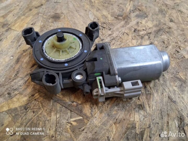 Моторчик стеклоподъемника передний правый Polo