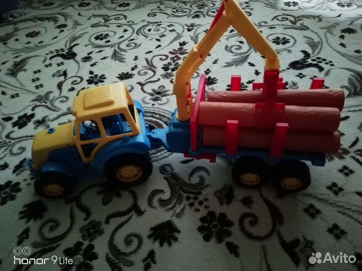 Детский трактор с прицепом