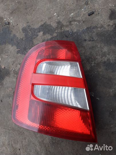 Задний левый фонарь Skoda Fabia