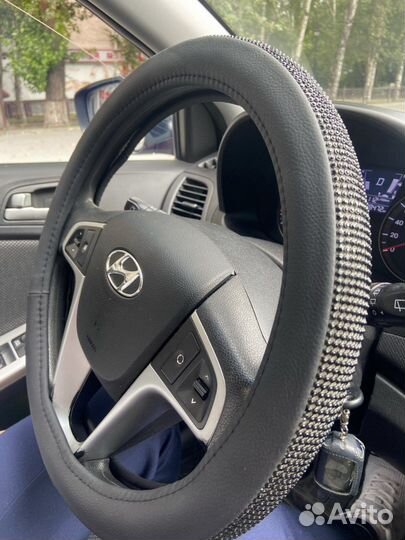 Оплетка на руль со стразами