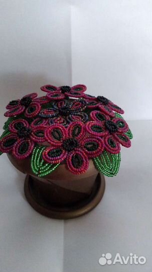 Фиалки из бисера