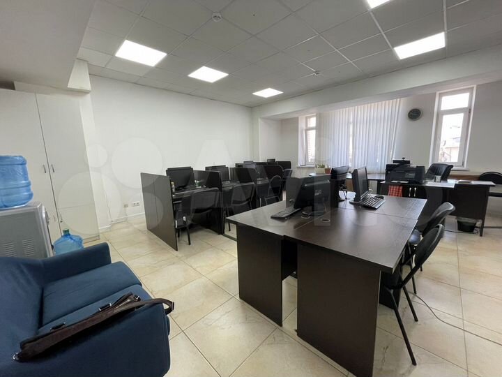 Офис, 38 м² с мебелью и компьютерами