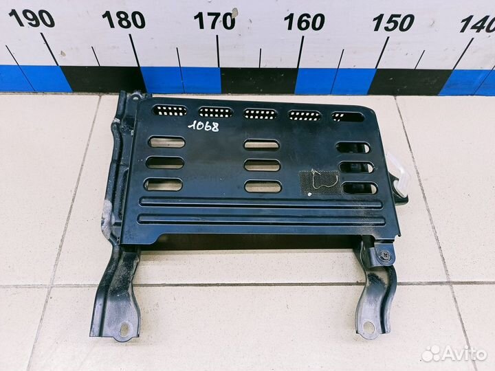 Кронштейн (сопут. товар) Land Cruiser (150) -Prado