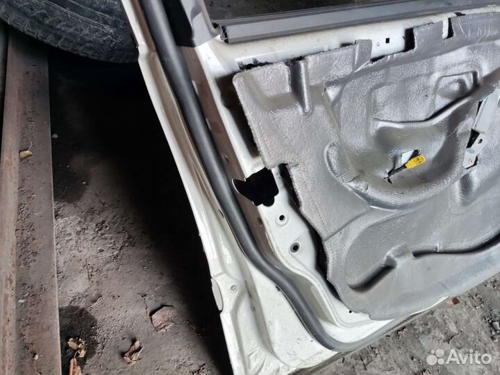 Дверь водительская на Mercedes C класс w203 рестай