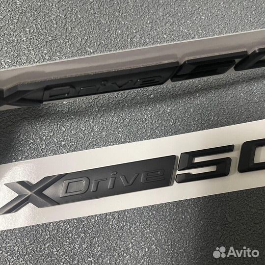 Эмблема на багажник X drive 5.0i Черный глянец