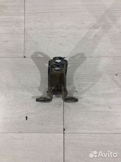 Петля двери перед прав honda civic 8 4D 1.8 ат сед