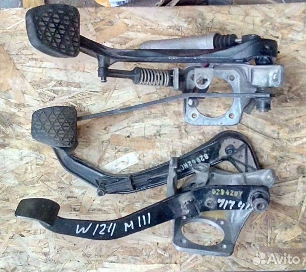 Педаль тормоза и сцепления Mercedes W 124