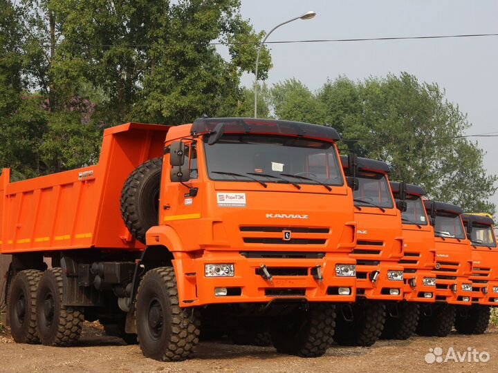 Водитель самосвала камаз