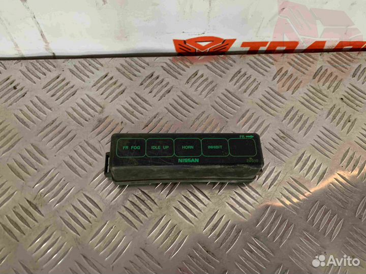 Блок предохранителей Ниссан Марч K11