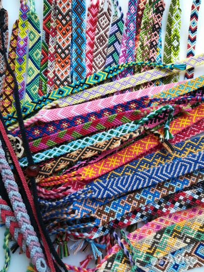 Фенечки плетённые яркие красивые браслеты на руку