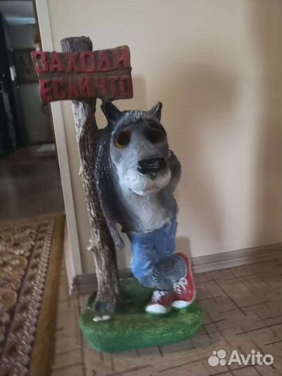 Садовая фигура волк