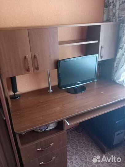 Продаётся компьютерный стол