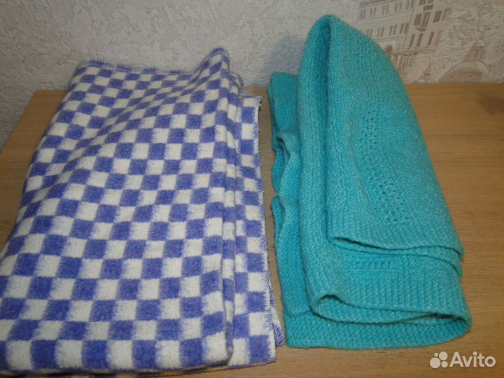 Вязаное шерстяное одеяльце