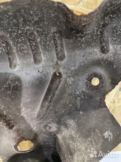 Тепловой экран Renault Logan K7J 2006