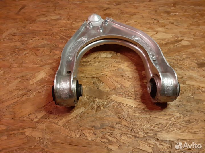 Рычаг передний верхний Мерседес 211