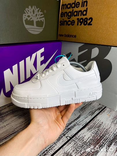 Nike Air Force 1 Pixel
