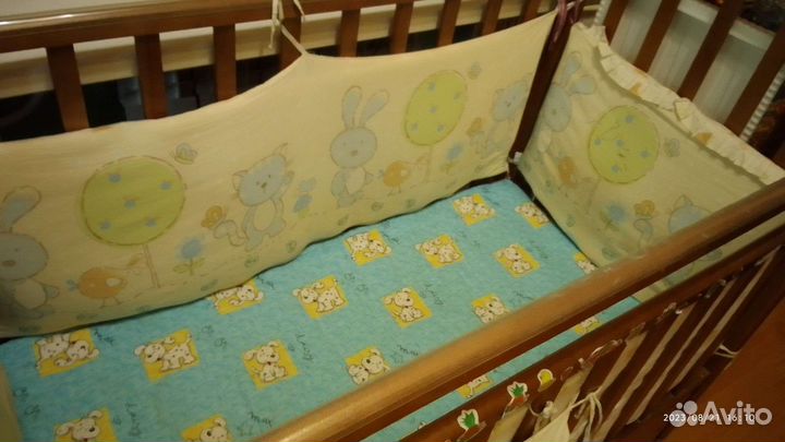 Детская кровать с бортиком и матрасом