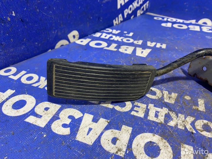 Педаль газа Nissan Primera P10 седан GA16DE 1993