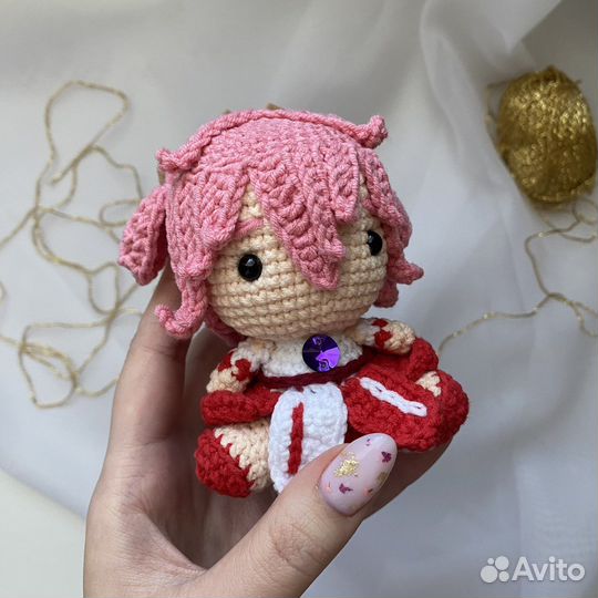 Вязаная игрушка Яэ Мико из Genshin Impact