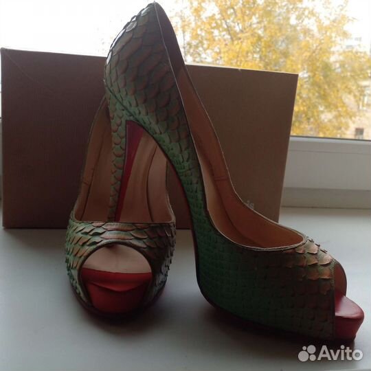 Туфли женские Christian Louboutin