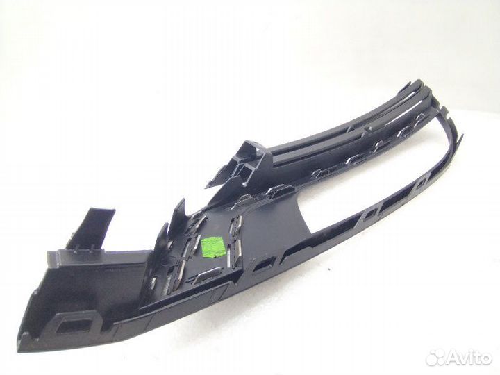 Решетка в бампер передняя левая Volkswagen Passat