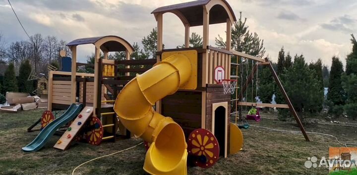 Детская площадка для игры на даче