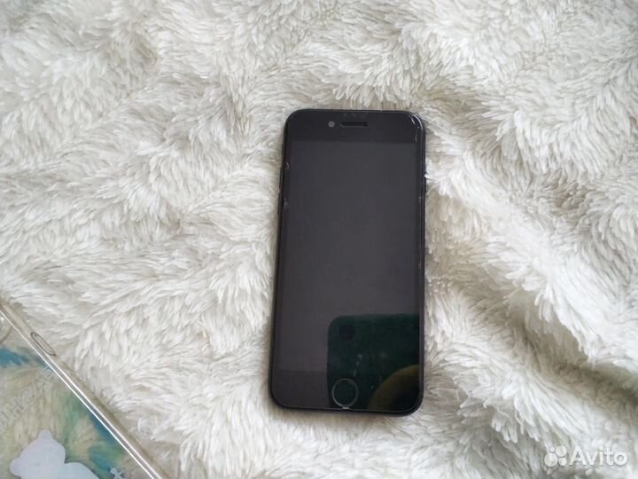 Телефон iPhone 7